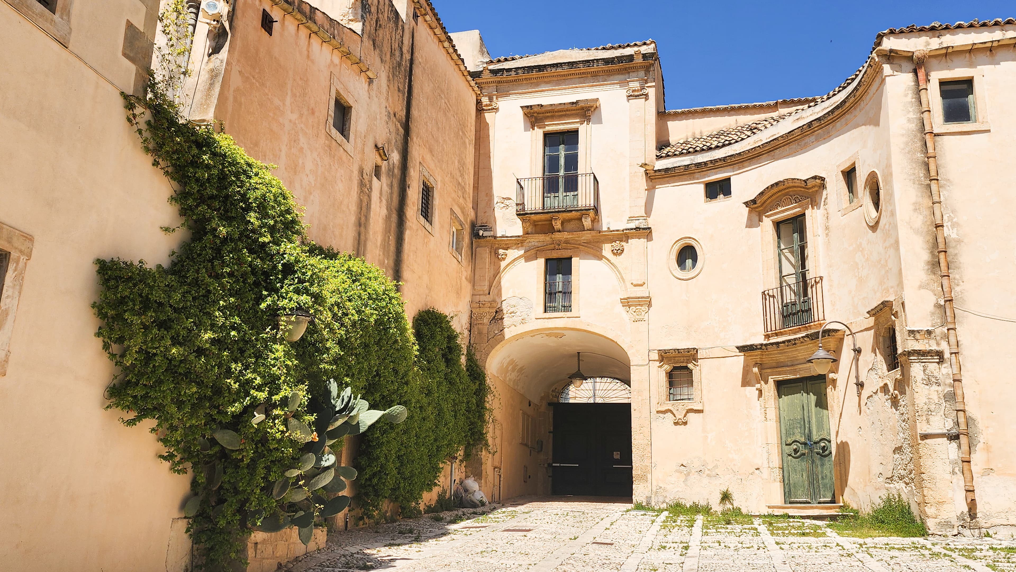 Dua Lipa's Sicilian Vibe in Ortigia, Syracuse: A Nomad Guide